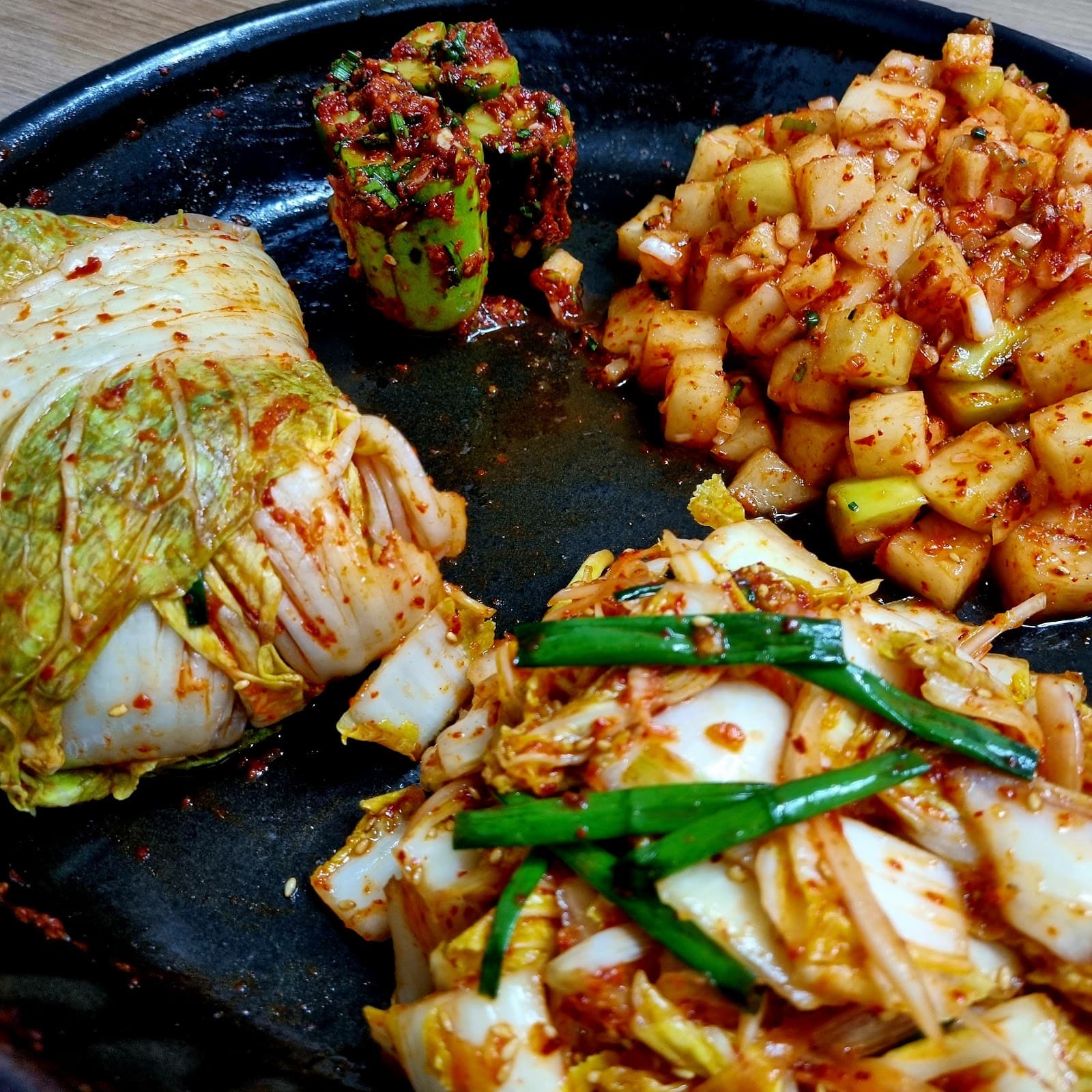 首尔韩国料理烹饪课程完全指南2025：从泡菜到拌饭的实战体验