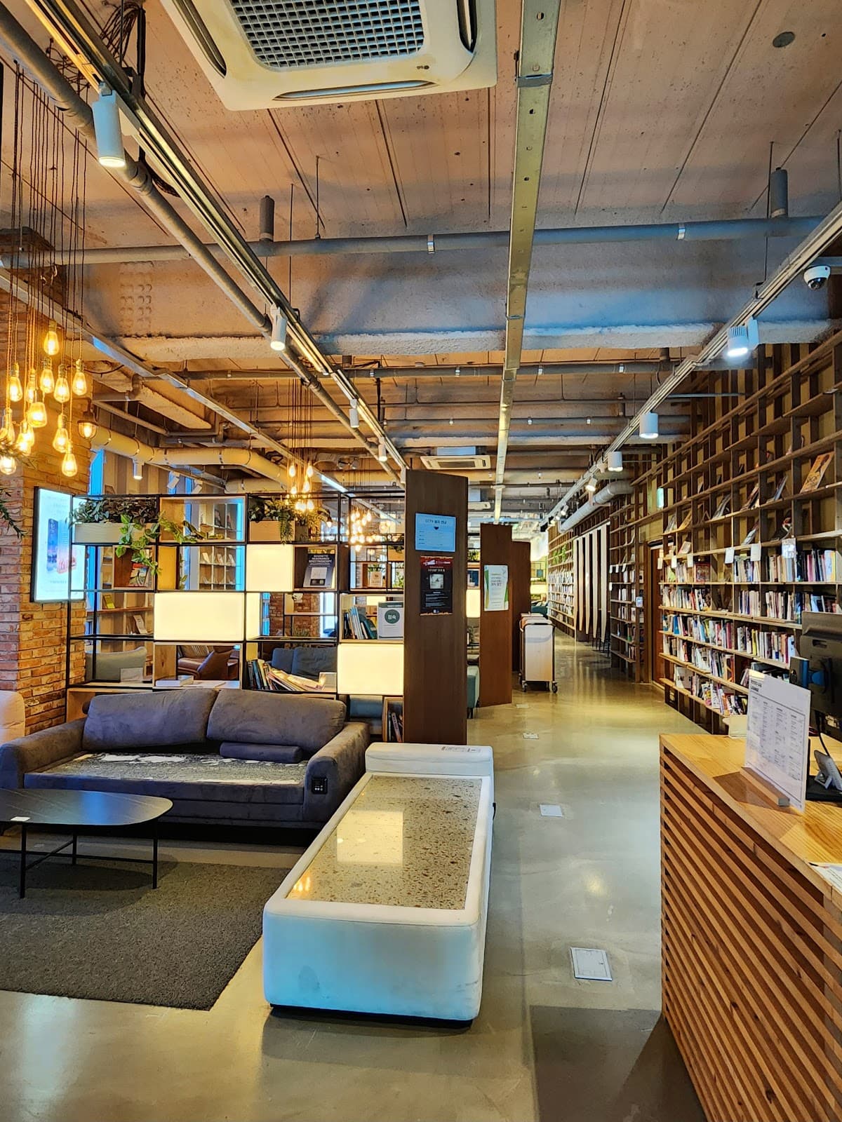 Book Park Lounge 4