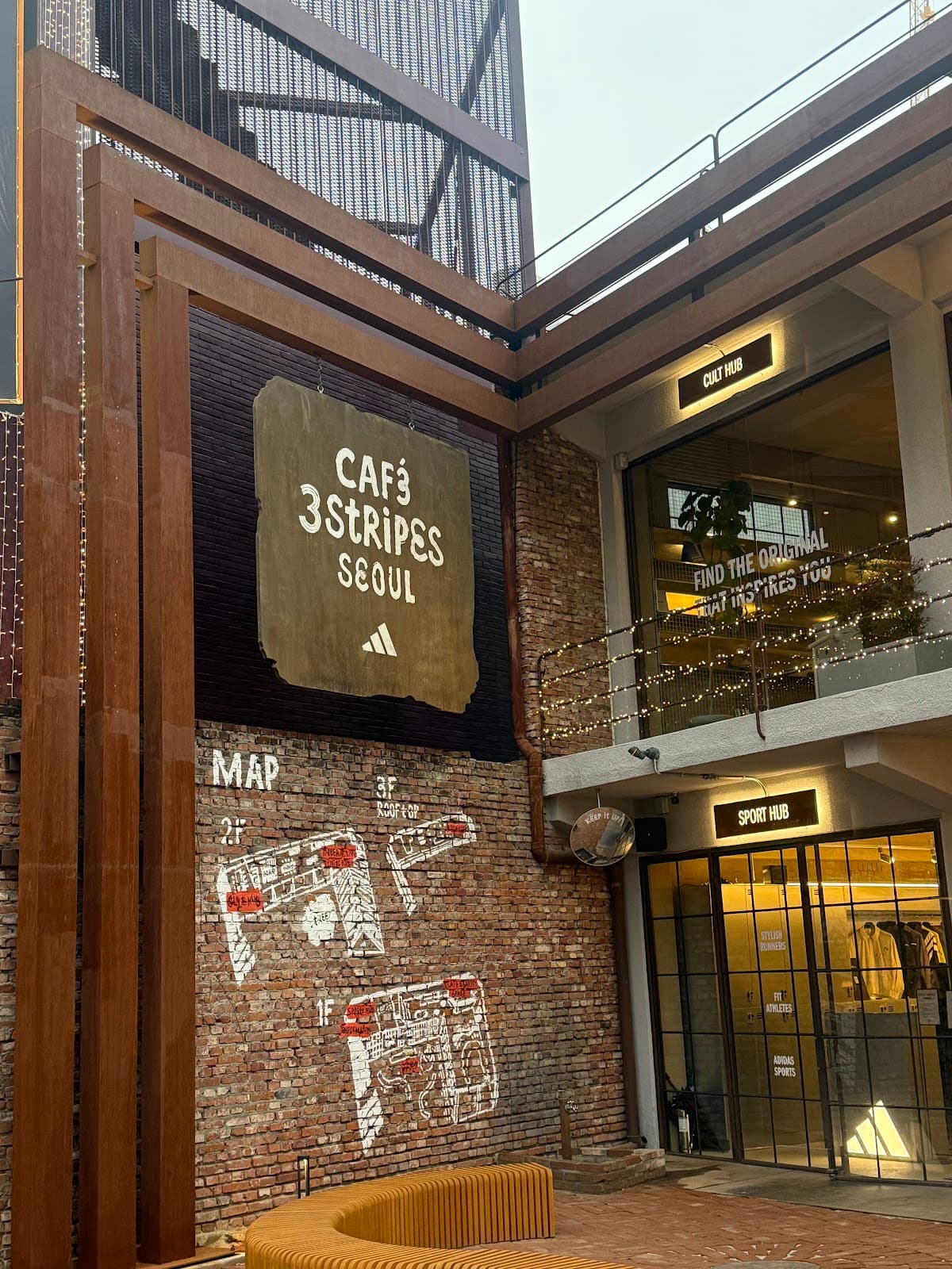 카페 3 스트라이프스 서울