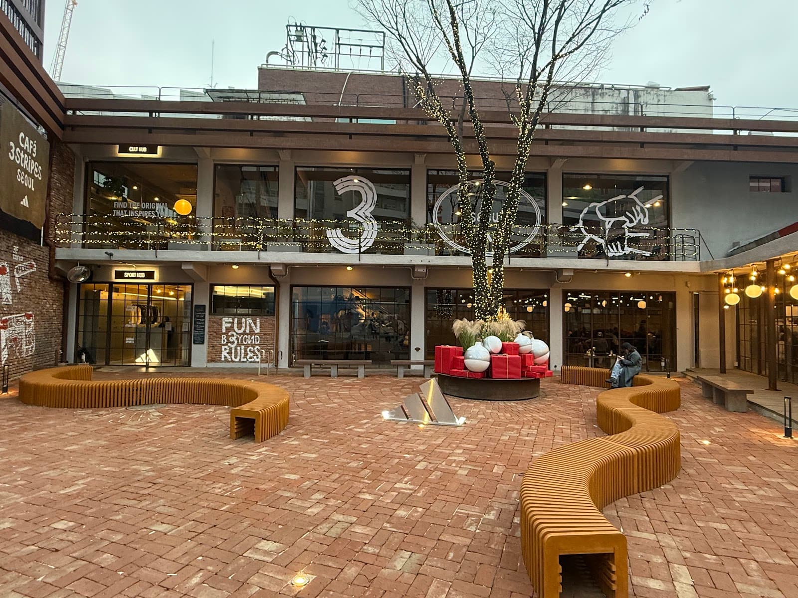 카페 3 스트라이프스 서울 5