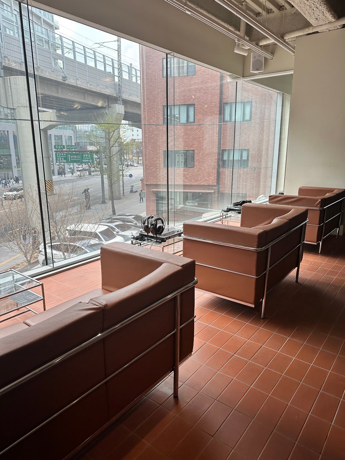 House of Vinyl (黑胶唱片屋) 4