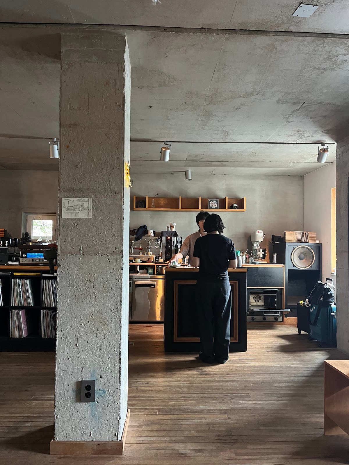 ZakiLove — 後岩洞のバイナルLPカフェ